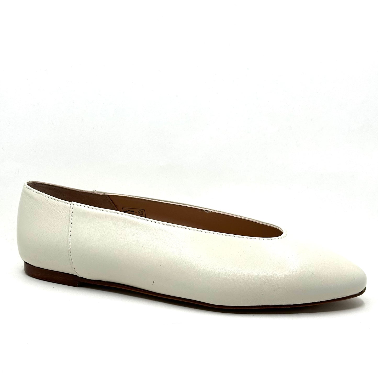 LMDI Cream Pointed Flat
