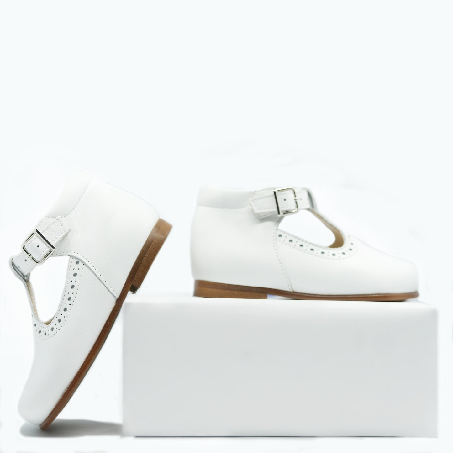 Beberlis White T-Strap Baby Walker