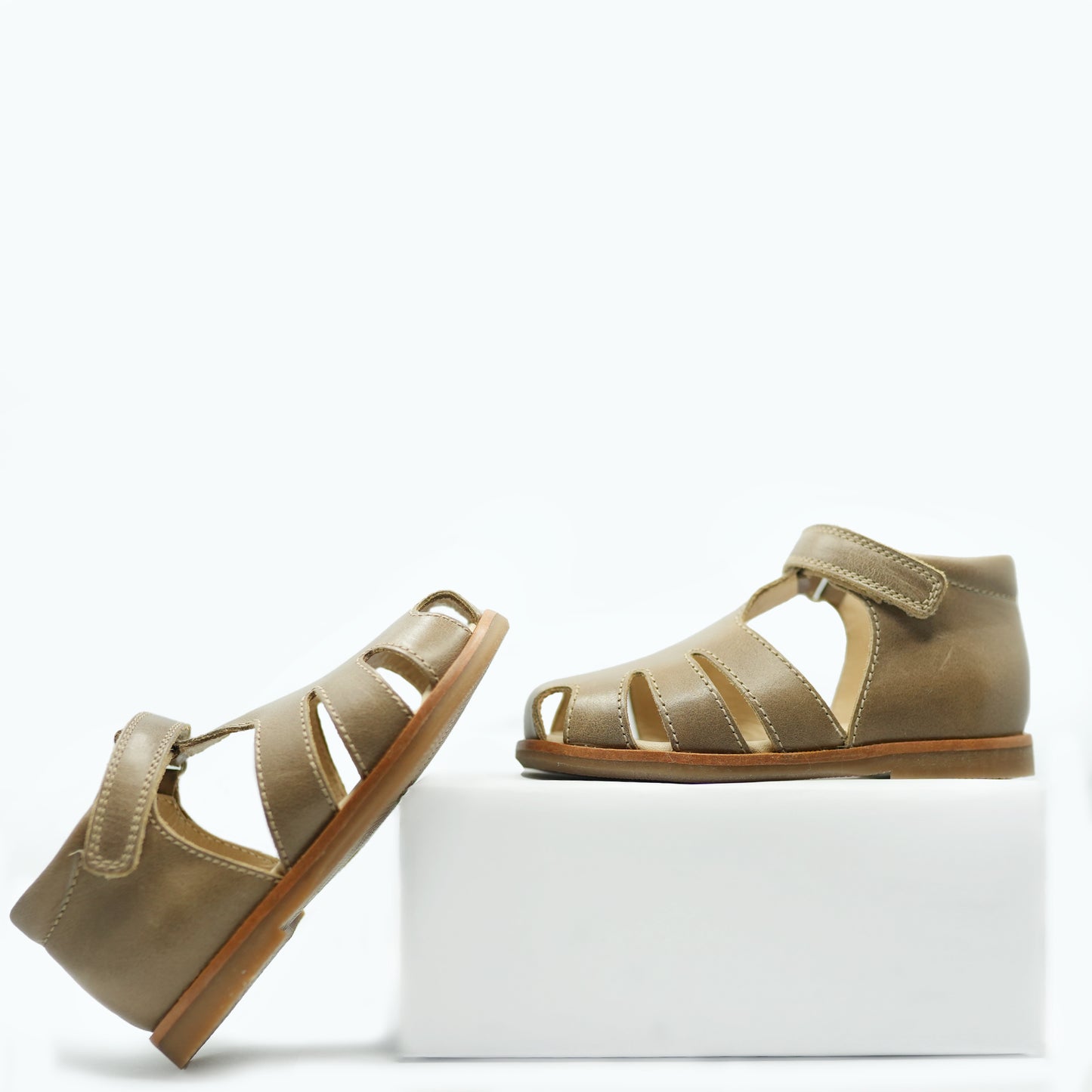 Beberlis Taupe Closed Toe Sandal