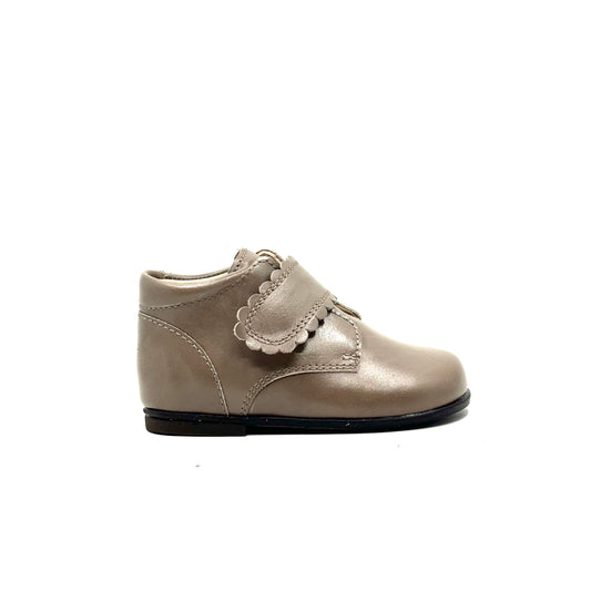 Beberlis Light Pink Taupe Scalloped Velcro Baby Bootie